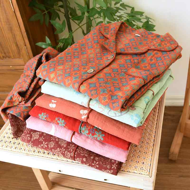 ・素材: コットン100%・厚み: 薄手 (121-140g/平方メートル)・襟型: ラペル・袖丈: 長袖・パンツ丈: ロング・スタイル: シンプルカジュアル・対象: 中年女性・用途: ホームウェア・色: ブルー,オレンジ,パープル,ピンク,グリーン,チェリー,ピンクムーン,グリーンストロベリー,レッド,フォレスト,イエローフラワー,ピンクフラワー,グリーンフラワー,レッドクローバー,カロット,レッドキャット,ピンクチューリップ,グリーンチューリップ,イエローチェックチューリップ,グリーンチェックチューリップ,レインフォレスト,レッドイメージ,グリーンイメージ,パープルチューリップ