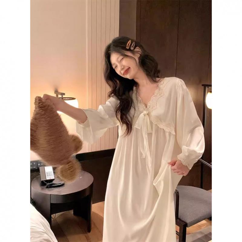 ・素材: アイスシルク・主成分: ポリエステル・生地厚: 中厚(141-160g/平方メートル)・ネック: スクエアネック・袖丈: 長袖・スカート丈: ミッド丈・スタイル: シンプル、レース花辺・用途: カジュアル、ホームウェア、外出可・対象: 少女・カラー: ピンク,ブルー,パープル・胸パッド: あり・サイズ: M,L,XL