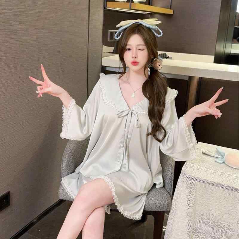 ・素材: アイスシルク・主素材: ポリエステル・厚み: 薄手・生地重量: 121-140g/m²・襟型: Vネック・袖丈: 七分袖・パンツ丈: ショートパンツ・機能: カジュアル、通気性、クール、快適、外出可・カラー: ピンク,ライトブルー・サイズ: M,L,XL・対象: 青年女性・シーン: 在宅・適合季節: 四季通用・スタイル: 洗練