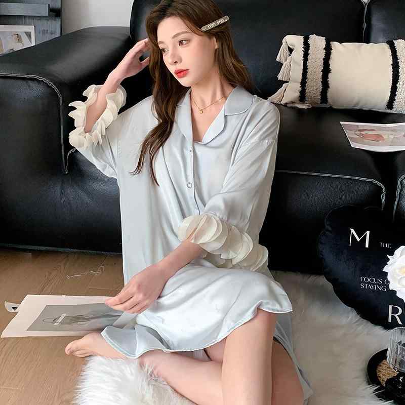 ・生地: アイスシルク・主素材: ポリエステル・ポリエステル含有率: 90-95%・生地厚さ: 中厚(141-160g/m²)・襟型: ラペル襟・袖丈: 長袖・機能: 透気性,涼感,快適性,外出可能・カラー: ブルー・サイズ: フリーサイズ・スカート丈: ミディ丈・スタイル: セットアップ,韓国風