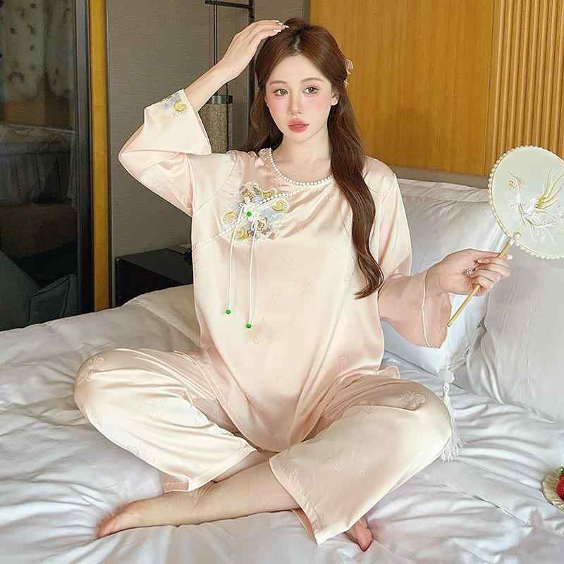 ・素材: サテン・主素材: ポリエステル90-95%・厚み: 薄手・生地重量: 161-180g/m²・襟型: 丸襟・袖丈: 長袖・パンツ丈: ロング・機能: カジュアル,スリープ,ホームウェア,快適・対象: 青年女性・シーン: ホーム・色: ライトピンク,ワインレッド,シャンパン・サイズ: XL,XXL,XXXL・スタイル: セット,ラグジュアリー