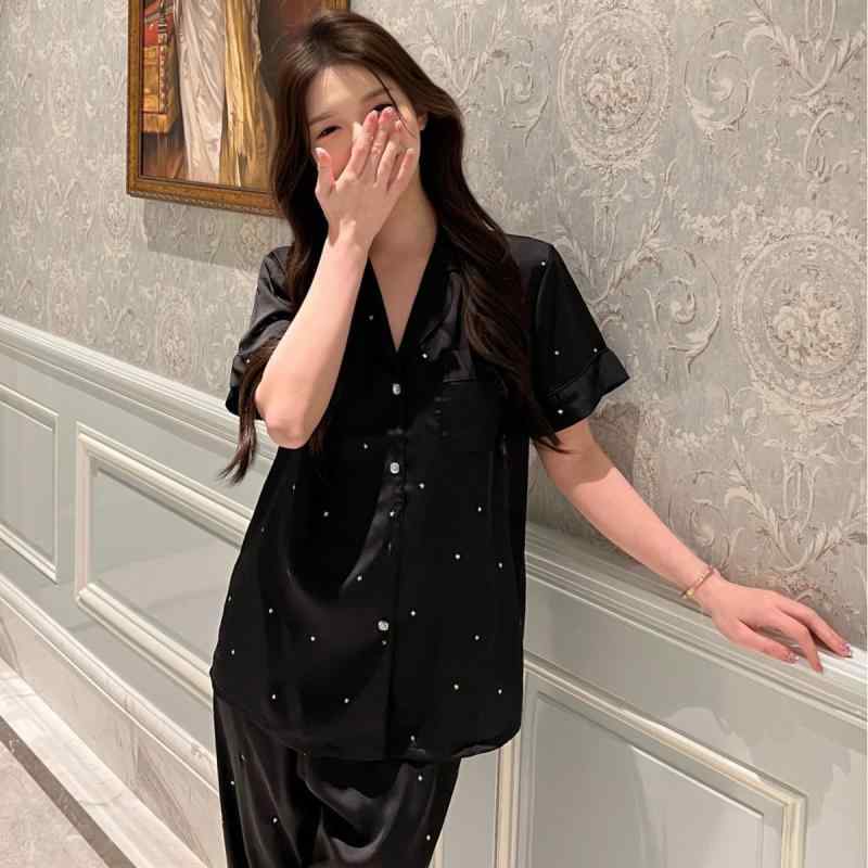 ・生地: アイスシルク・主素材: ポリエステル95%以上・厚み: 中厚(181-200g/平方メートル)・襟型: ラペル・袖丈: 3/4袖・パンツ丈: ロングパンツ・機能: 通気性・対象: 青年女性・用途: 家居・カラー: ブラック、ライトパープル・サイズ: M,L,XL・スタイル: フレンチ