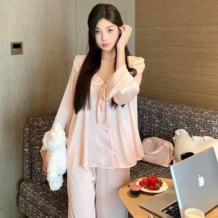 パジャマセット レディース 秋冬 接触冷感 かわいい ドールカラー レース 花辺 ツーピース ルームウェア 甘め ホームウェア 寝間着 女性用 ソフト 快適 軽やか デザイン フェミニン スタイル ベッドルーム インテリア コーディネート 日常使い ゆっ