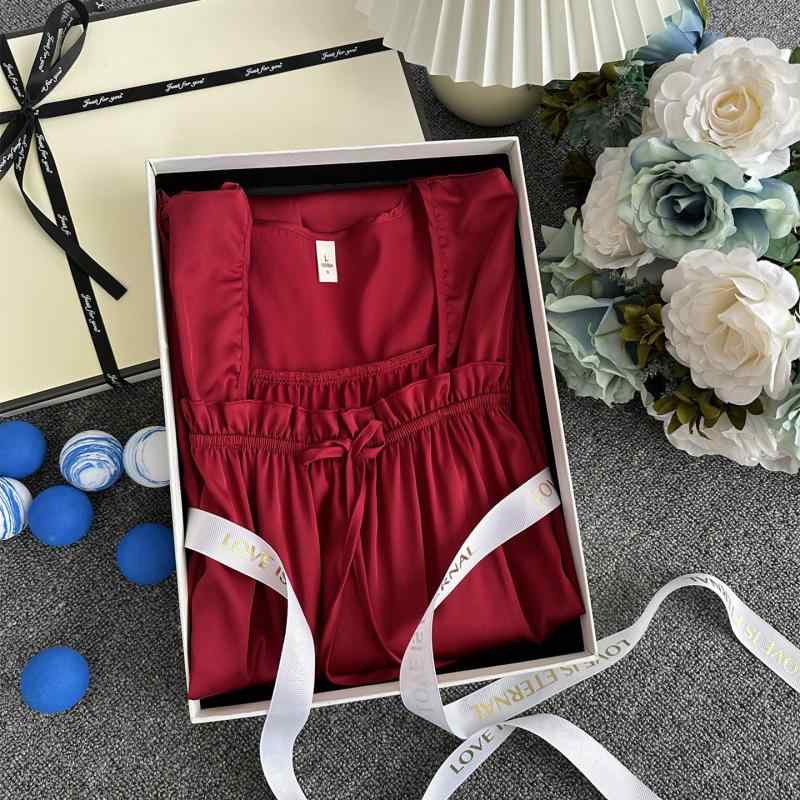 ・生地: アイスシルク・主素材: ポリエステル 90-95%・タイプ: 連体・厚み: 薄手 (121-140g/平方メートル)・襟型: ボートネック・袖丈: 長袖・カラー: ワインレッド・サイズ: M,L,XL,XXL