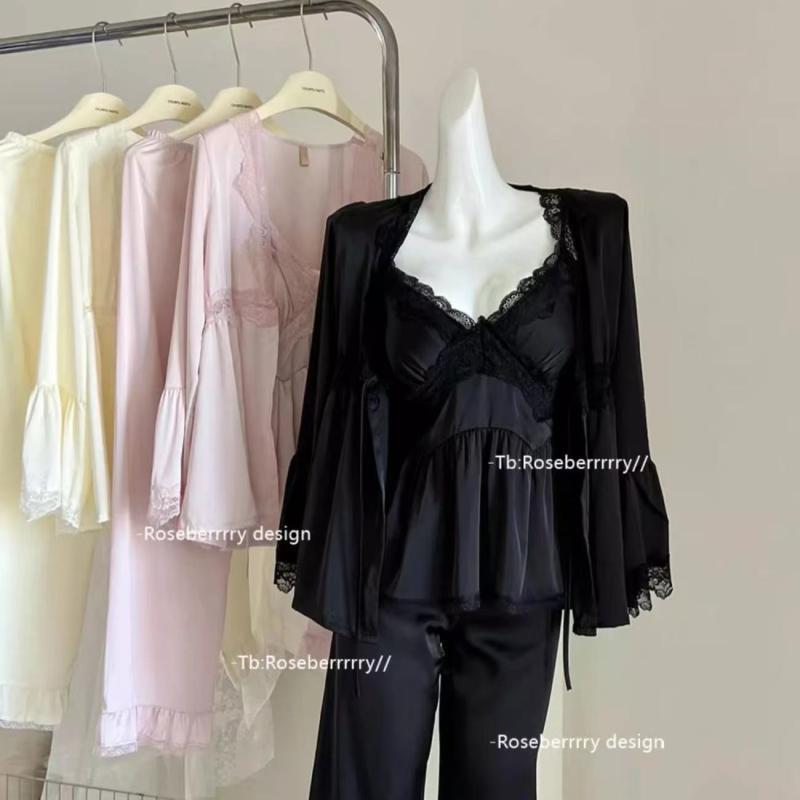 ・素材: アイスシルク・スタイル: セット・主素材: ポリエステル 95%以上・厚み: 薄手・生地厚さ: 101-120g/m²・襟型: Vネック・袖丈: 長袖・パンツ丈: ロングパンツ・機能: カジュアル、通気性、睡眠用、ホームウェア、涼しい、快適、外出可・色: ブラック、パープル、シャンパン・サイズ: M、L、XL・デザイン: 宮廷復古風