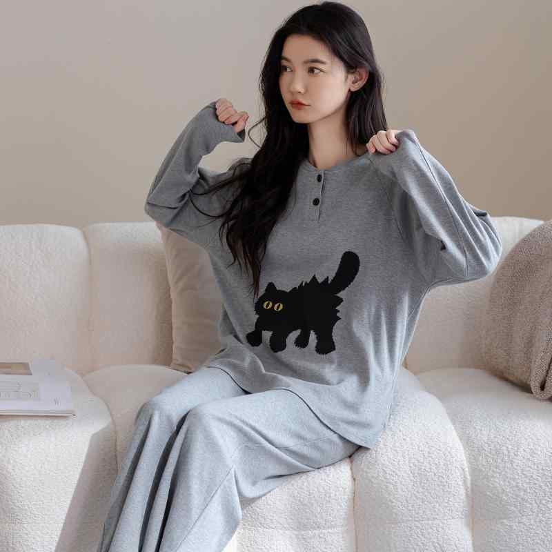 ・素材: コットン100%・デザイン: プリント・厚み: 薄手・生地重量: 適中 (161-180g/平方メートル)・襟型: ラウンドネック・袖丈: 長袖・ボトム丈: ロング・機能: カジュアル、通気性、睡眠、在宅、快適、吸湿排汗・対象: 青年女性・使用シーン: アウトドア、在宅、ホテル、ウェディング・サイズ: M,L,XL,XXL・スタイル: シンプルカジュアル