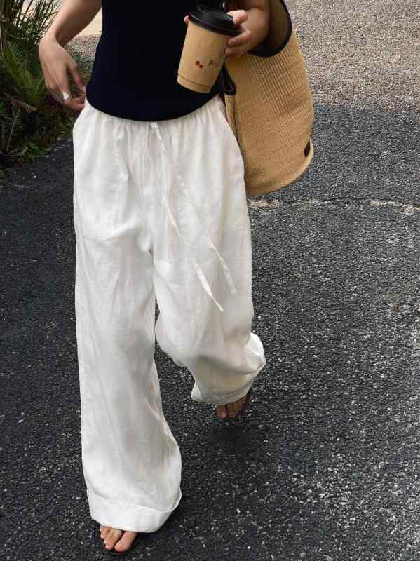 ・素材: コットンリネン・主素材: コットン70%-80%・副素材: リネン30%以下・形状: ストレートパンツ・パンツタイプ: ワイドレッグ・丈: ロング・ウエスト: イージー・厚み: 中厚・ディテール: ポケット、ドローコード・加工: ピースワーク・スタイル: カジュアル・ストレッチ: 無・色: ホワイト・サイズ: S,M,L,XL・対象: 女性