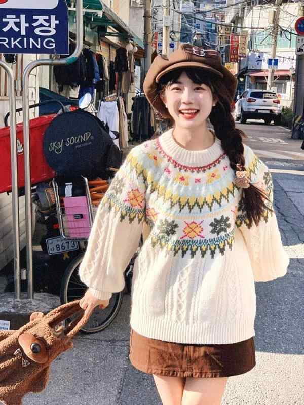 ・生地: ニット・主素材: ポリエステル 30-50%・副素材: スパンデックス 30%以下・柄: ジオメトリック・厚み: 中厚・セット: 単品・タイプ: プルオーバー・シルエット: ルーズ・袖形状: 標準・襟: ポロ・袖丈: 長袖・着丈: ミディアム 50-65cm・加工: ニット・カラー: ブルー, アプリコット