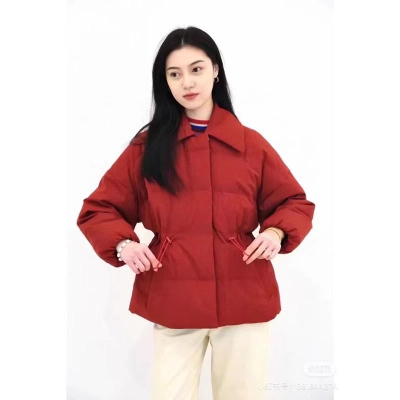 ・ダウン: ホワイトグースダウン・ダウン含有率: 91-95%・厚み: 厚・素材: ウール・素材含有率: 50-70%・シルエット: 収腰型・襟型: ラペル・着丈: 普通款・袖丈: 長袖・袖型: 普通袖・流行要素: ドローストリング・前立て...