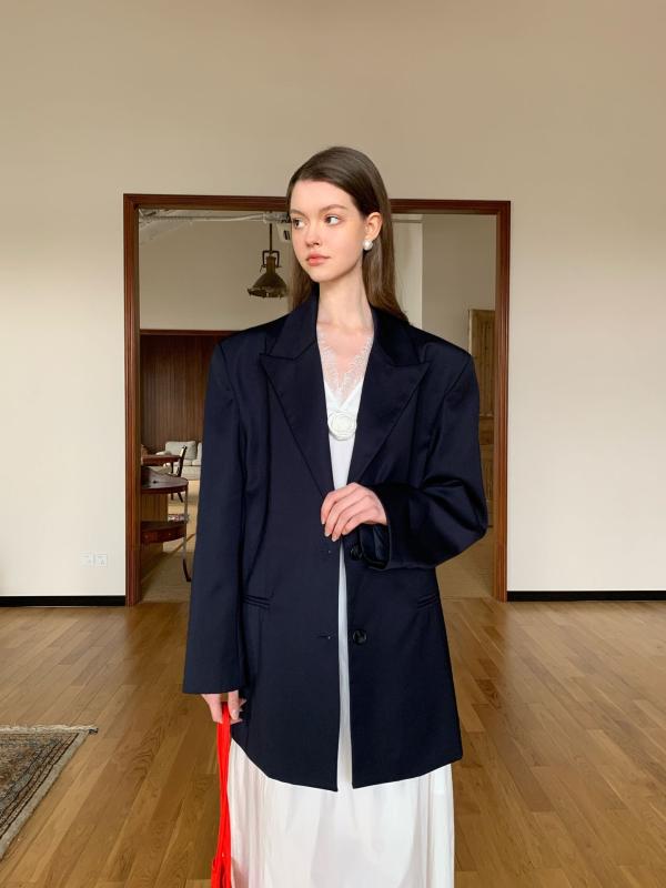 ・柄: 無地・シルエット: ルーズ・着丈: 普通 (50cm超～65cm)・襟型: ラペル・袖丈: 長袖・袖型: 標準・ディテール: ポケット・加工: パッチワーク・生地: ポリエステル・主成分: ポリエステル・カラー: ホワイト,ライトグリーン,ネイビー・サイズ: F・スタイル: カジュアル・前立て: プルオーバー・成分含有率: 30%以上50%未満・対象: 女性