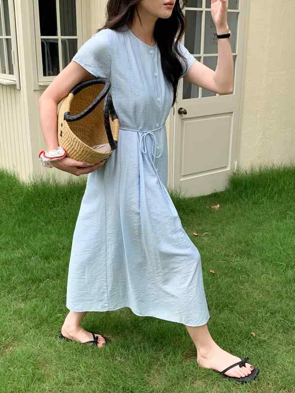 ワンピース レディース フランス風 シングルブレスト ラウンドネック 紐付き スリムライン エレガント 香榭麗舍 散策 スタイル アップ デザイン 通勤 デート 着回し 抜群 シルエット 強調 フェミニン トップス スカート ワンセット