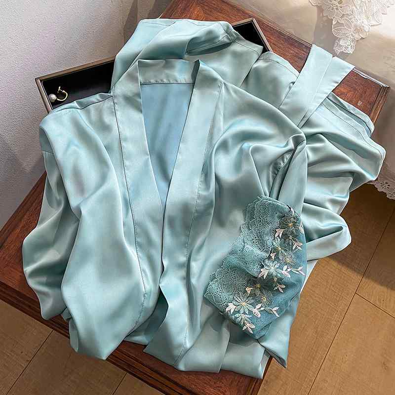 乐天商城 - レディース ナイトガウン バスローブ シルク 絹100% サテン 無地 薄手 ゆったり 上品 セクシー 高見え 肌触りが良い 部屋着 ルームウェア パジャマ 光沢感 きれいめ 大人可愛い
