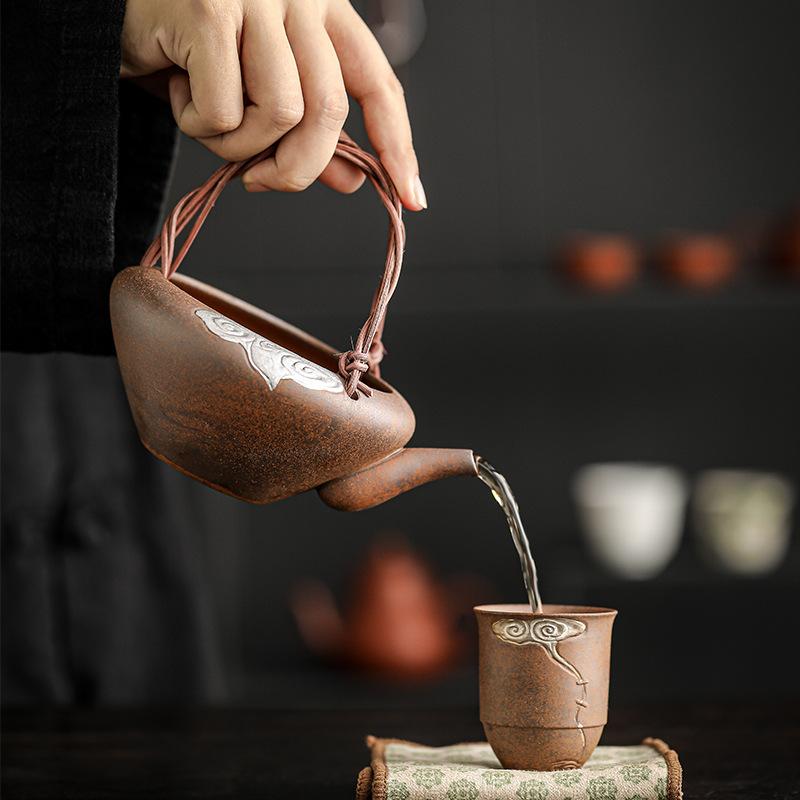 Rakuten - 茶器セット 急須 提梁壺 陶器 茶こし付き 銀装飾 レトロ 公道杯 ピッチャー 中国茶器 和風 ヴィンテージ 上品 高見え お茶 ティーポット 茶道具 粗陶 焼き物 シック おしゃれ インテリア