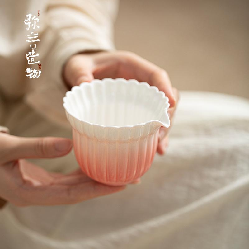 茶器 公道杯 片口 茶海 陶磁器 菊型 湯冷まし 分茶器 グラデーション 上品 高見え おしゃれ 中国茶 功夫茶 ティーウェア 茶道具 茶道用品 ティータイム スイカレッド