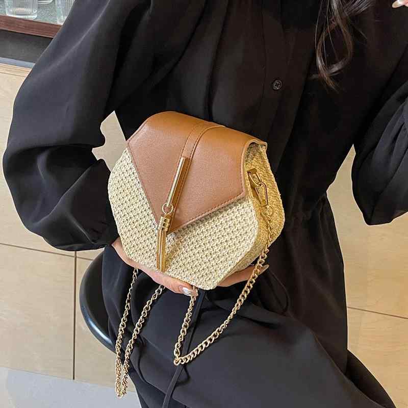 レディース ショルダーバッグ カゴバッグ ストローバッグ ナチュラル スクエア型 フリンジ 編み 斜めがけ ビーチバッグ リゾート カジュアル 大人可愛い トレンド 軽量 春夏
