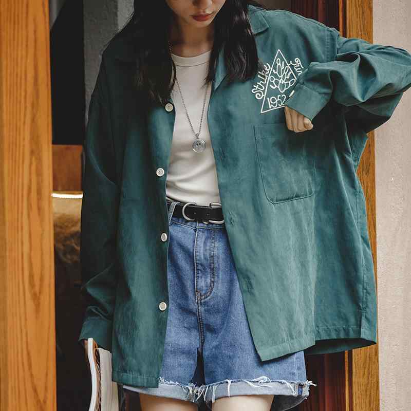 レディース シャツ ブラウス ボーリングシャツ ヴィンテージ風 アメリカンレトロ ピーチスキン 起毛 刺繍 ゆったり ポロ襟 カジュアル トレンド きれいめ ダークグリーン 春 秋