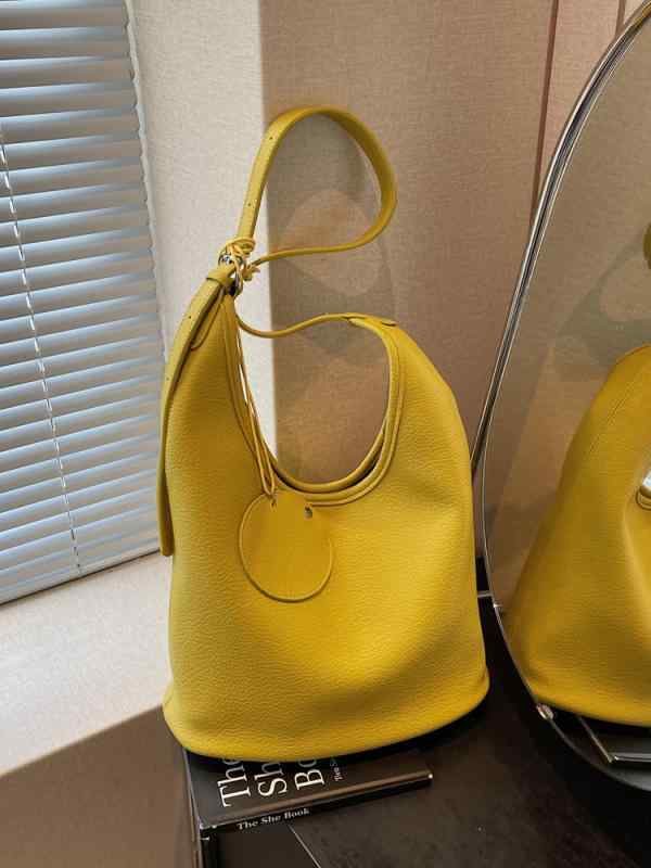 Suit Case - レディース トートバッグ ショルダーバッグ バケツバッグ 大容量 肩掛け ソフト素材 カジュアル シンプル 無地 2way 通勤 通学 普段使い お出かけ 旅行 おしゃれ かわいい 大人可愛い きれいめ 春 夏
