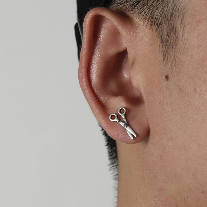 メンズ ピアス ハサミモチーフ パンク フープピアス スタッドピアス シルバー ヴィンテージ加工 個性的 おもしろデザイン オリジナルデザイン クール ストリート ロック ファッション アクセサリー ギフト おしゃれ かっこいい カジュアル ユニセックス