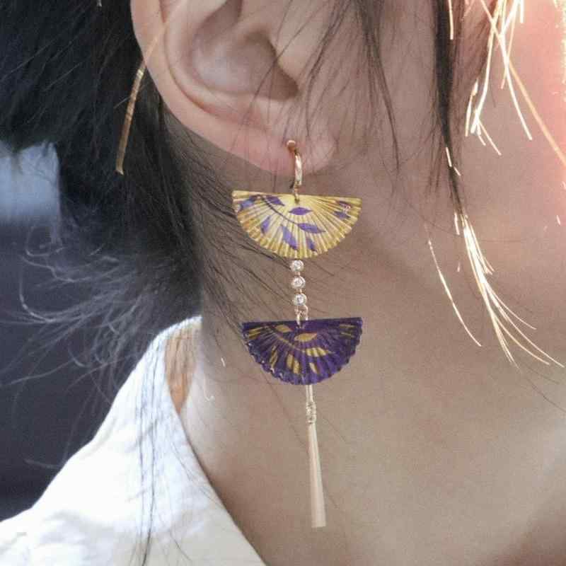 レディース ピアス イヤリング 扇形 タッセル 伝統色 パープル ゴールド 中華風 和風 和装 上品 きれいめ 大人可愛い 揺れる ノンホールピアス 手描き風 エスニック アクセント 華やか 浴衣 成人式 卒業式 パーティー アクセサリー