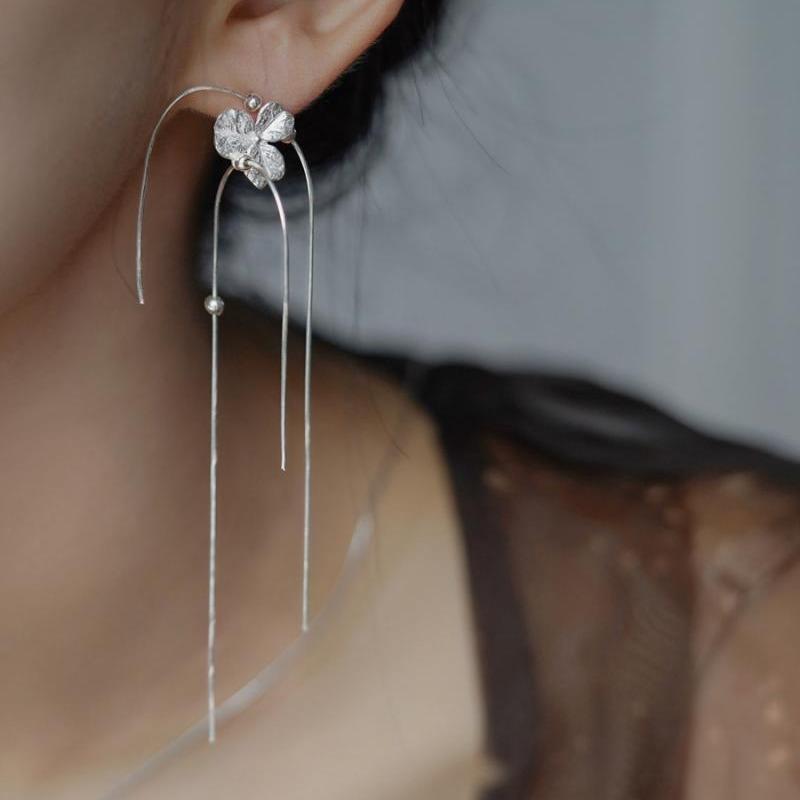 乐天商城 - レディース ピアス イヤリング 花 フラワー モチーフ ロング タッセル 揺れる 華奢 小顔効果 上品 きれいめ 大人可愛い ジュエリー アクセサリー プレゼント ギフト おしゃれ かわいい