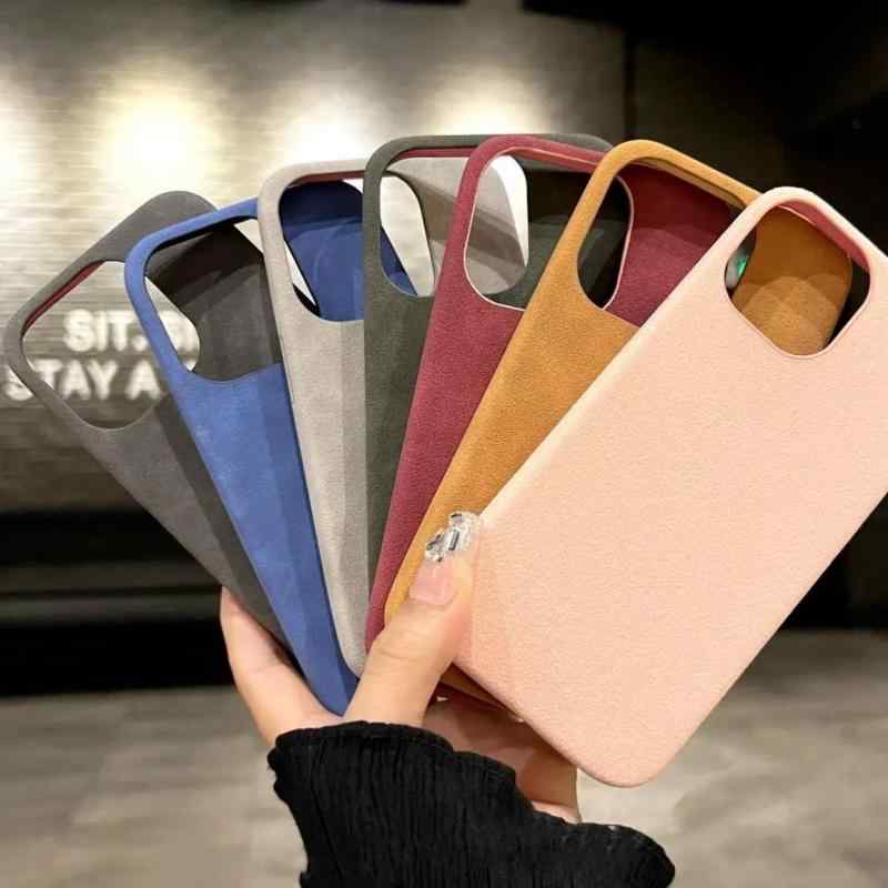 Rakuten - 男女兼用 iPhoneケース スマホケース スエード調 起毛素材 無地 耐衝撃 落下防止 レンズ保護 精密設計 iPhone16 Pro Max iPhone17 Pro Max 対応 高級感 高見え 上品 シンプル 触り心地 おしゃれ