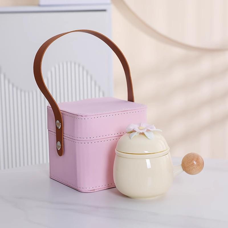 レディース マグカップ ハンドメイド フラワーモチーフ 立体 陶器 手作り コップ 大人可愛い おしゃれ オフィス 自宅用 ティーカップ プレゼント ギフト 贈り物 華やか インテリア 食器 名入れ対応