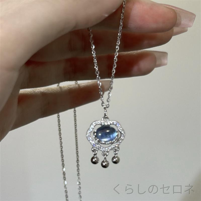 ・素材: アクアマリン・ペンダント素材: 925シルバー・チェーンスタイル: 水波チェーン・長さ: 21cm-50cm・カラー: アクアマリンの意如意ロックペンダント(チェーンなし), アクアマリンの意如意ロック+925シルバーチェーン, アクアマリンの四つ葉クローバー+925シルバーチェーン・重量: 約0.015g・対象: 女性・スタイル: スイート・デザイン要素: ジオメトリック