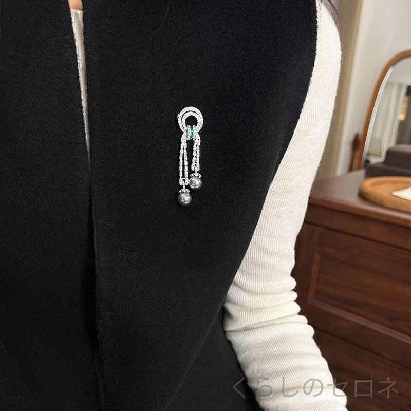 ・素材: 人工パール・形状: ジオメトリック・加工: メッキ・色: グレー・流行要素: フリンジ・スタイル: ハイエンド・スタイル分類: ファッション通勤・対象: 女性・種類: ブローチ・流行要素分類: 形状パターン