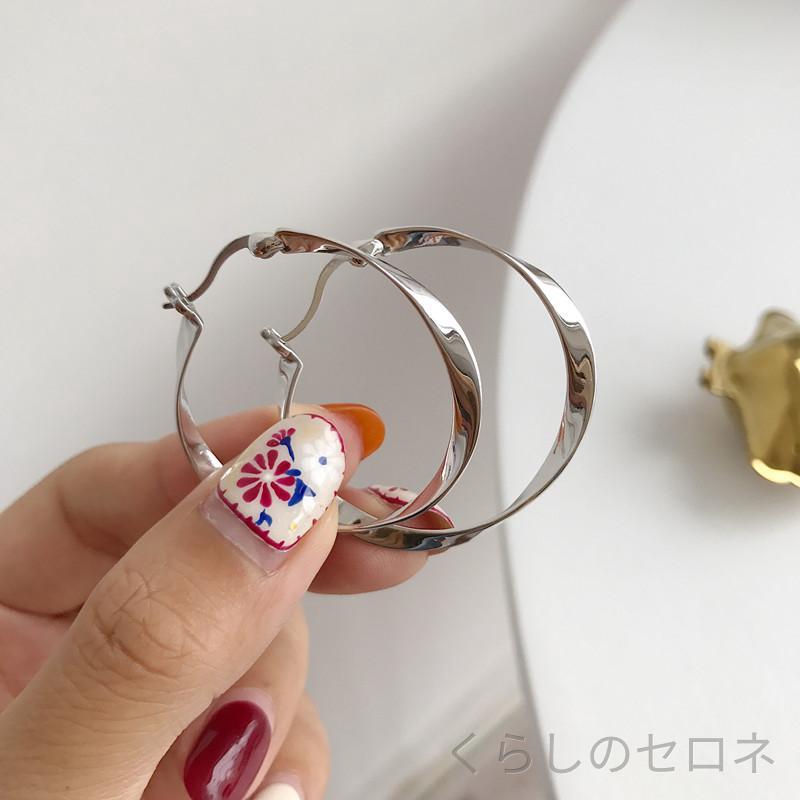 ・素材: 925シルバー・形状: ジオメトリック・加工: メッキ・色: ホワイトゴールド・純度: 925・流行要素: メビウス・スタイル: クール・スタイル分類: 個性派・製品カテゴリ: イヤリング・対象: 女性・デザイン要素: 形状/パターン