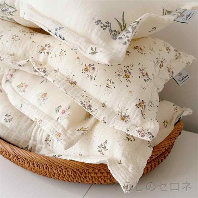 ・詰め物: ポリエステル繊維・枕芯生地: 綿・対象年齢: 1-3歳,3-6歳・形状: 長方形・重量: 0.5kg以内・柄: 紫薇,杜鹃,桜草,玉蘭,羊めめ,夢幻森林,乖乖猫,布丁兎,車厘子,雛菊,丁香,墩墩鴨,金盞花,老熊,薔薇,蜜蜂熊,木槿,山茶,石榴,小灰兎,新芽,胭脂,月桂,紫蘇,橄欖,檸檬,風信子,繁星,茶花兎,洗澡熊,浆果,嘉蘭,彩虹豆,芝芝甜心,黒糖波波・サイズ: 約27×45cm