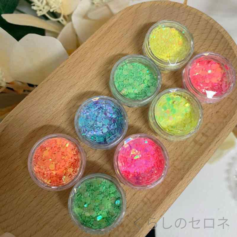 ・製品分類: ネイルラメ・仕様: 8色セット (8缶)