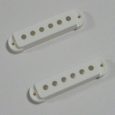 弦間10.4ミリのインチサイズのジャガー用カバーセットです。Fender USA等に適合します。 ※この商品は在庫が無い場合、ご注文からお届けまでお時間を頂きます。ご迷惑をおかけしますが予めご了承下さい。※お急ぎの方はお手数ですが、納期をお問い合わせの上ご注文下さいませ。