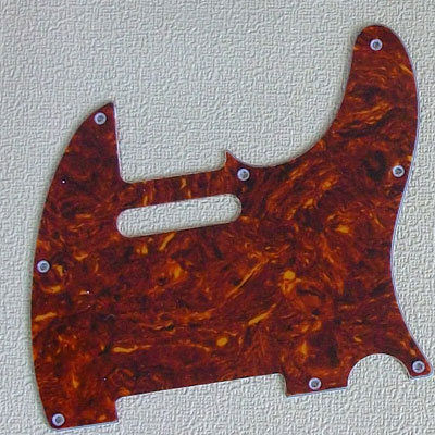 Real Celluloid 62 TL pickguard [商品番号 : 1446] 既存のセルロイド積層材では最も60'sの個体に近いと思われる、イタリア製の素材から削り出しました。現行のFender USAがテンプレートです。素材の特性上、若干の反りや変形が生じている場合がございます。 ※この商品は在庫が無い場合、ご注文からお届けまでお時間を頂きます。ご迷惑をおかけしますが予めご了承下さい。 ※お急ぎの方はお手数ですが、納期をお問い合わせの上ご注文下さいませ。 ※画像はすべてメーカーサイトのサンプル品のため色味等に関しましては1点1点異なります。
