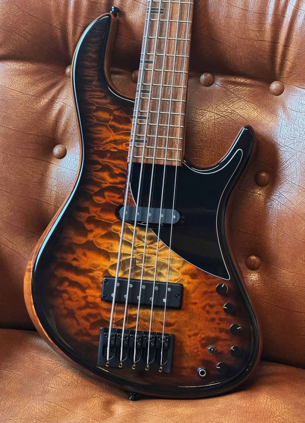̵ASTBassesandGuitarsVintage22QuiltMaplewithMRBrownSunburst5String쥭١