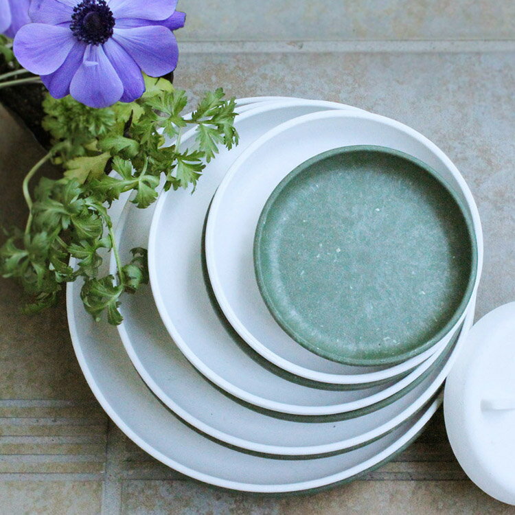 8号エコプレート受皿丸（6色）7号と8号の鉢に最適 軽量 おしゃれ 使いやすい 地球にやさしい プレート 天然素材配合 ガーデニング 受皿