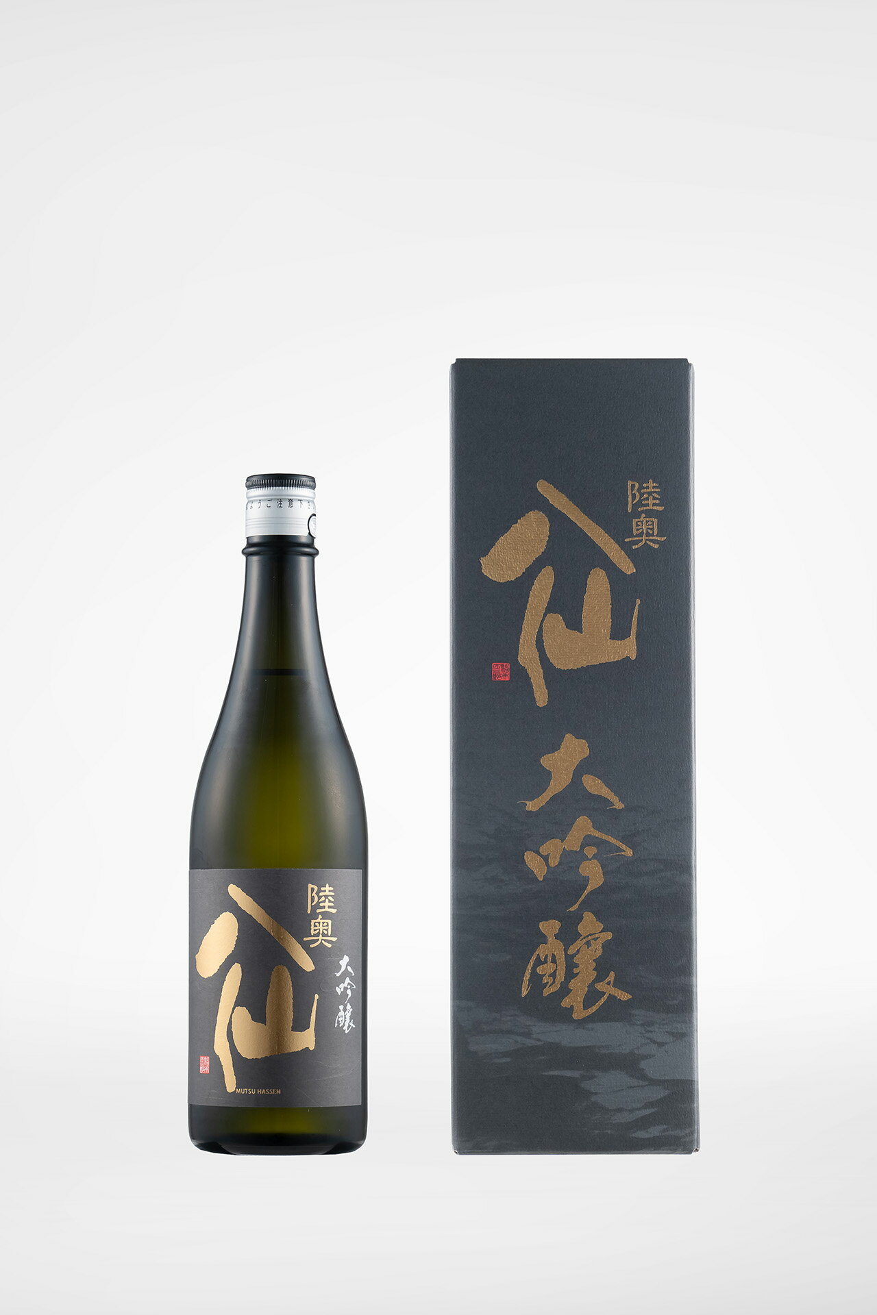 日本酒　八戸酒造　陸奥八仙　大吟醸　720mL　青森の地酒　むつはっせん　だいぎんじょう　はちのへ　港町　八戸　送料無料　母の日 父の日 敬老の日 退職祝 還暦祝 ギフト 誕生日御祝 御中元 御歳暮 御年賀 誕生日プレゼント