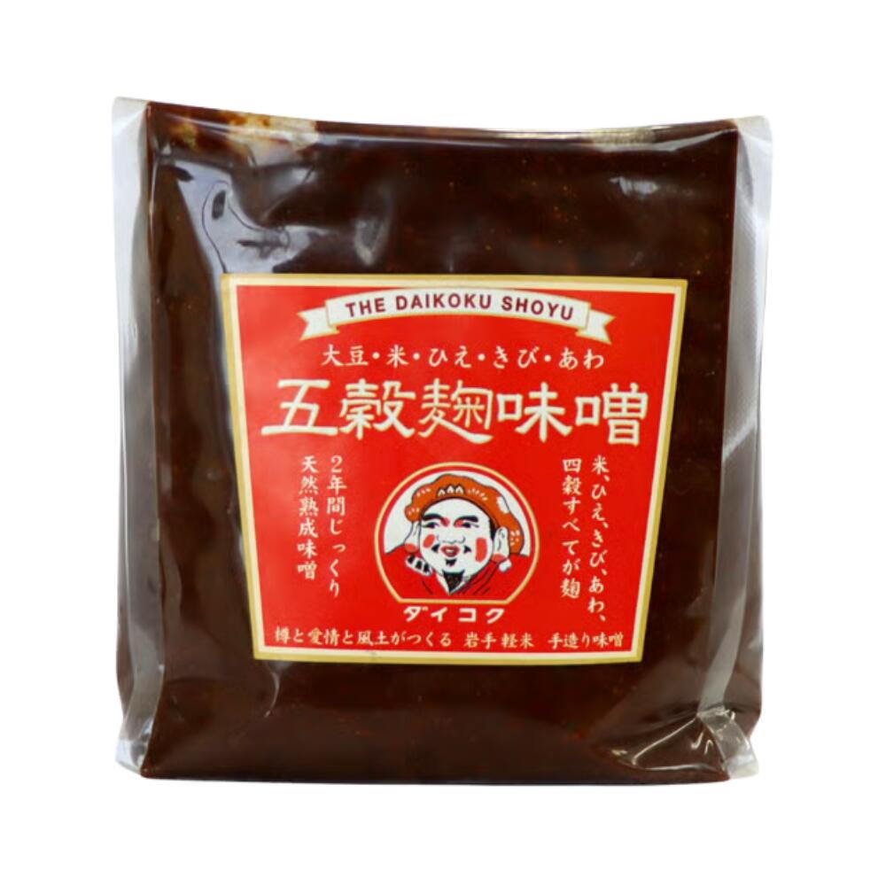 愛情こめて育てた麹から生まれた、こだわりの五穀麹味噌。 岩手県軽米町の老舗「大黒醤油」が手造りにこだわり仕上げた逸品です。 ひえ・もちあわ・もちきび・米などの五穀を使用し、 昔ながらの麹蓋で丁寧に製麹。 さらに大豆と合わせ、約2年間じっくりと天然醸造しました。 雑穀ならではのやさしい甘みと、深みのあるコク。 毎日の味噌汁はもちろん、様々な料理にお使いいただけます。 栄養価の高い五穀を使用した、体にうれしい発酵食品。 “良いものだから、毎日”を実感できる味わいです。 ■内容量 400g ■特徴 ・五穀（ひえ・あわ・きび・米）使用 ・天然醸造・長期熟成（約2年） ・昔ながらの手造り製法 ・やさしい甘みとコク深い味わい ■製造者 大黒醤油株式会社（岩手県軽米町） ■発送について ※クール便にてお届けいたします。マクロビチックな岩手発みそ！