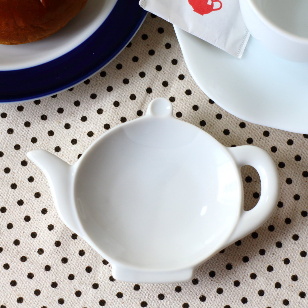 かわいいポット型ティーバックトレイ 日本製 瀬戸焼 オシャレな魔法のランプ型 小皿 ティーバック置き ティーパック置き おつまみ皿 小皿 醤油皿 漬物皿 丸皿 ...