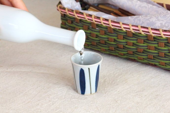 シンプルスリムボトル フラワーベース 花瓶 花器 一輪差し フラワーポット 花入れ ウォーターボトル 徳利 ホワイト 白 陶器 シンプル かわいい おしゃれ フラワー インテリア 国産 美濃焼 訳あり [2]
