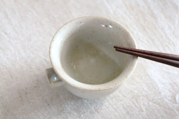 【スーパーセール半額商品・お一人様最大6個まで】白片口小鉢 スーパーアウトレット 小椀 箸休め 小付け鉢 醤油皿 小さめの奴皿 レトロ感 和カフェ皿 お猪口 タレ鉢 和食器 陶器 表示数量限り オシャレ 国産 美濃焼 訳あり