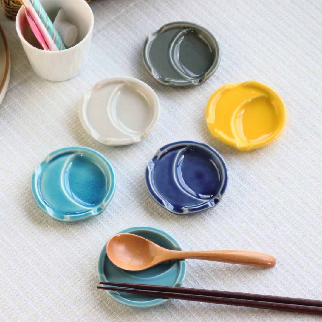 ファンレスト お箸&スプーン置き フラット 日本製 瀬戸焼 瀬戸焼 箸置き はしおき カトラリー レスト 箸おき はしおき 小皿 醤油皿 漬物皿 丸皿 タレ皿 ...