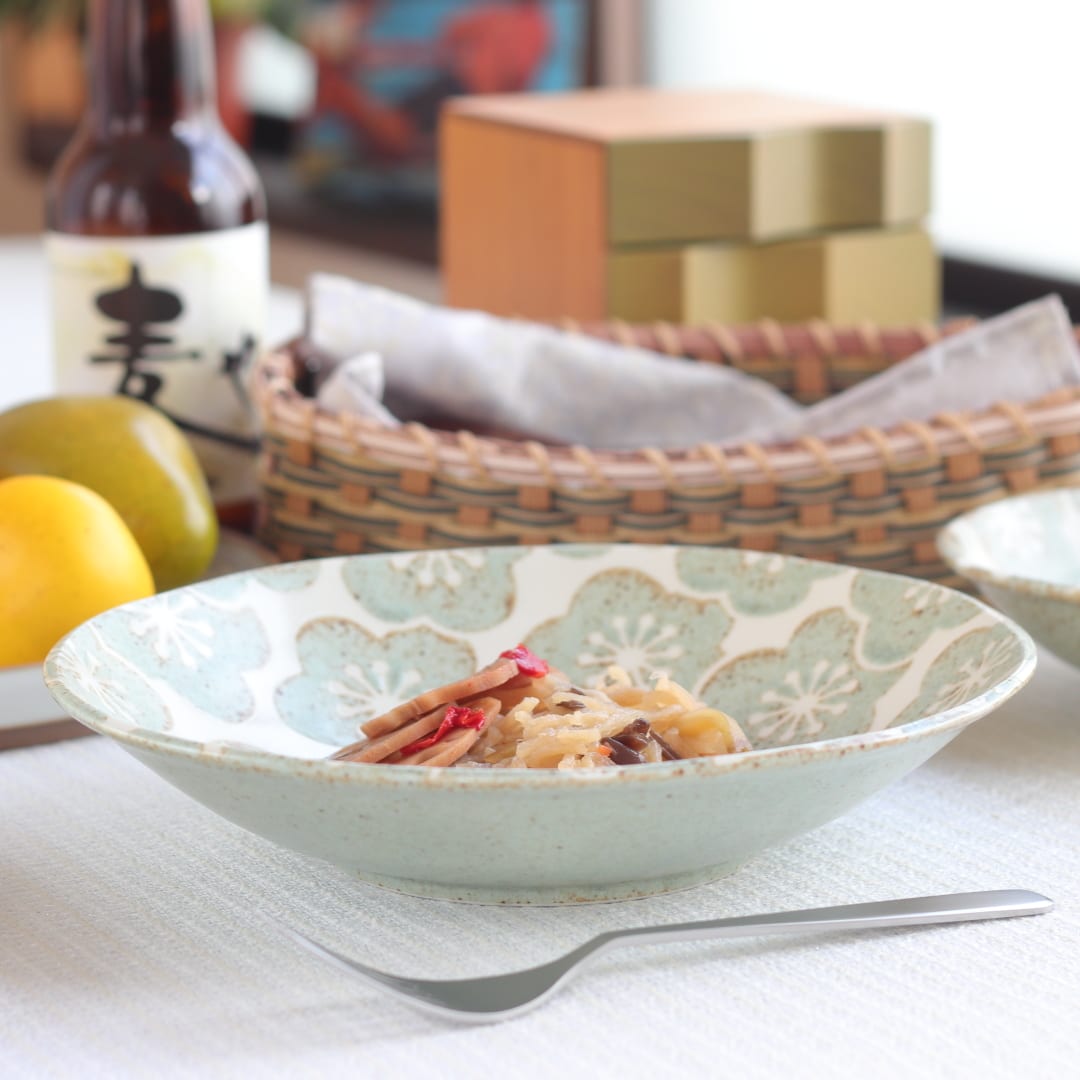 Rakuten - 月ヶ瀬緑釉 パスタ鉢 22.5cm 日本製 美濃焼 70浅鉢 伊賀マットヒワ 緑 パスタ皿 カレー皿 深皿 大皿 丸皿 深鉢 深め プレート ステーキ ロールキャベツ 炒めもの皿