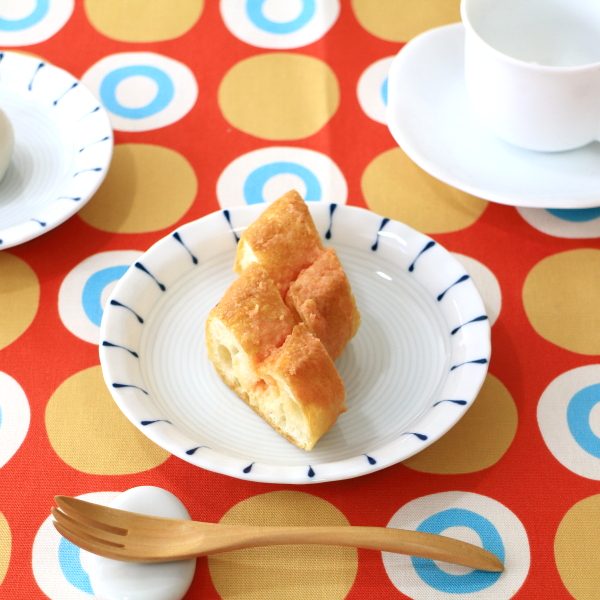 渕十草 小皿13.5cm 和食が映える十草柄 箸休め 取り分け皿 取り皿 レトロ 手書き風 国産 美濃焼 訳あり