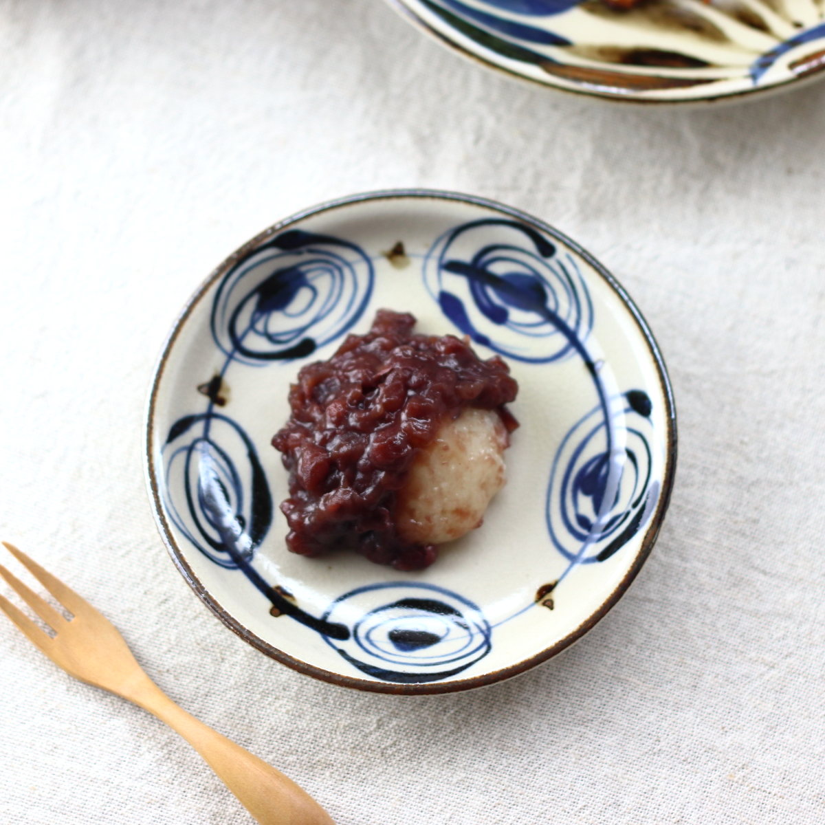 民彩渦紋 小皿 14cm 日本製 美濃焼 渦型 小皿 醤油皿 漬物皿 丸皿 タレ皿 定食皿 小鉢 小付け 取り皿 透かしがきれい プレート 食器 うつわ 器 皿...