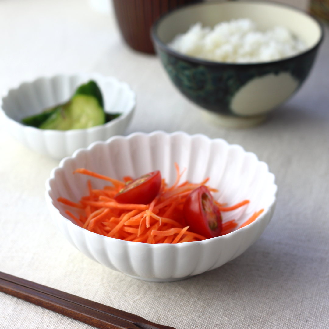 菊花和膳 サラダ鉢 13cm 日本製 美濃焼 ボール ボウル 小鉢 中鉢 肉じゃが鉢 煮物鉢 奴鉢 フルーツ鉢 お浸し鉢 取り分け鉢 鉢 丸碗 丸皿 おばんざい...