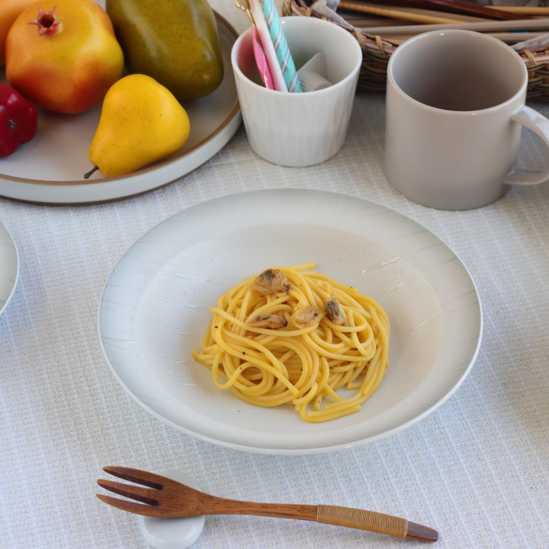 乐天商城 - ダイヤモンドダスト パスタ皿 21cm 日本製 美濃焼 リム型70深皿 大皿 中皿 和皿 深皿 パスタプレート 深め ステーキ ロールキャベツ 炒めもの 刺し身皿 ワンプレート プレート