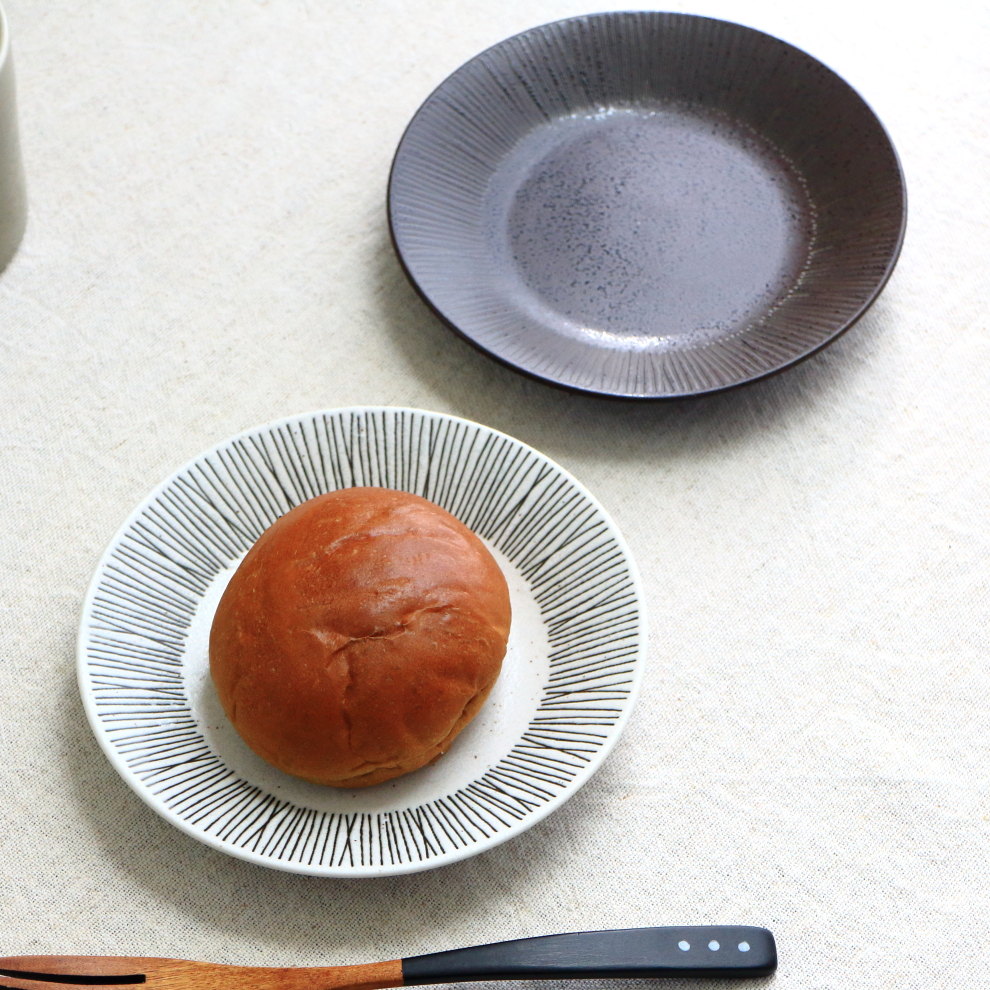 ワイヤ 取り皿 16cm 国産 美濃焼 5.0皿 丸皿 小皿 中皿 プレート 醤油皿 取り皿 取り分け皿 薬味皿 漬物皿 ケーキ皿 映える白 シックな黒 食器 ...