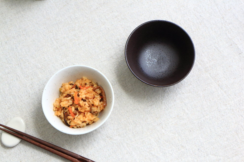 ワイヤ 飯碗大 13cm 国産 美濃焼 4.0丼 茶碗 茶わん ちゃわん めし碗 ご飯 お米 白米 飯碗 映える白 シックな黒 食器 うつわ 器 皿 お皿 陶器 磁器 陶磁器 瀬戸物 カフェ