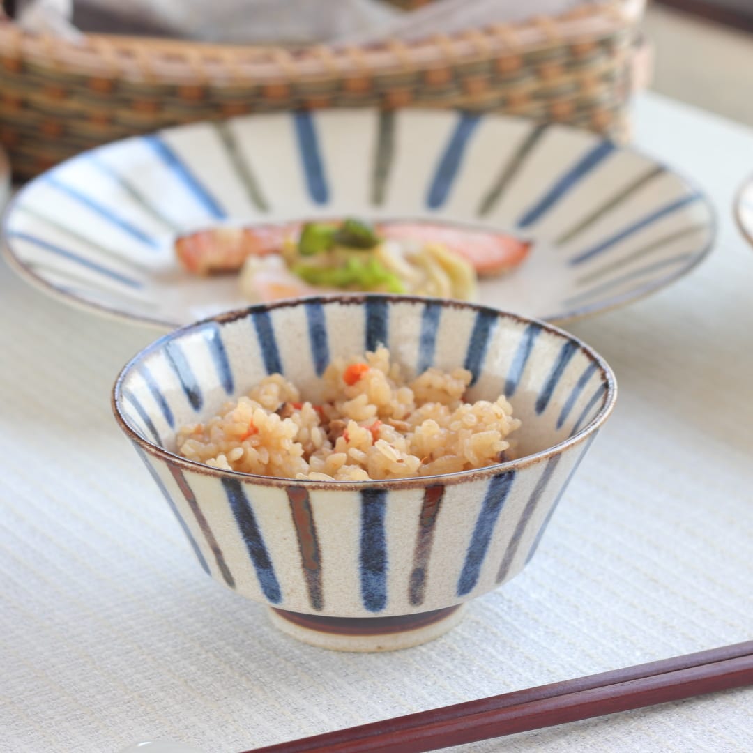 Rakuten - ぱいかじの雨 大き目飯椀 13cm 日本製 美濃焼 4.0丼 飯碗 ご飯 お椀 ご飯茶碗 茶わん ちゃわん ライス お茶碗 椀 ミニ丼 沖縄食器 やちむん風 南国 食器 うつわ 器 皿 お皿