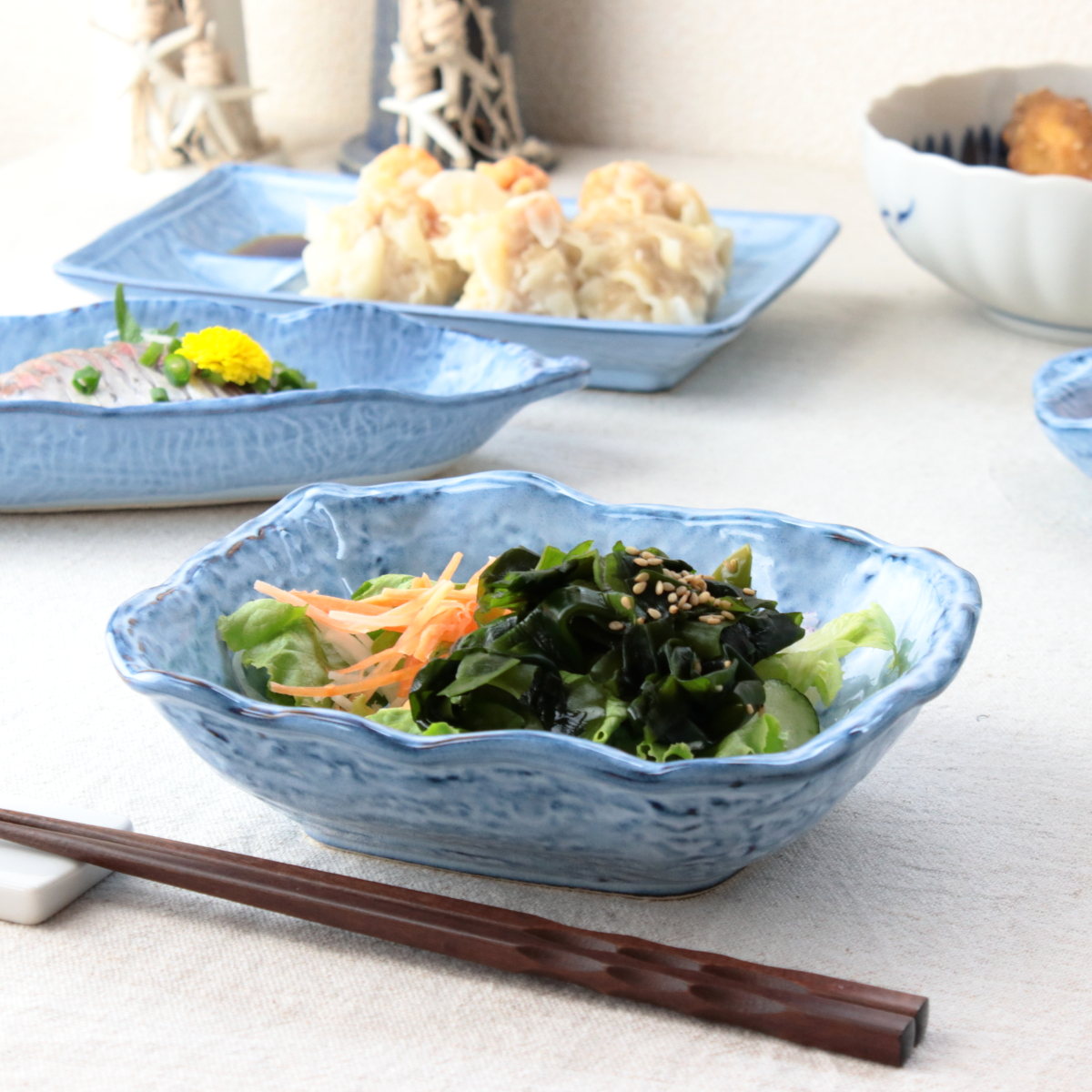 均窯 サラダ盛鉢 18cm 日本製 瀬戸焼 定番商品 サラダ鉢 中鉢 大鉢 ボール ボウル 煮物鉢 肉じゃが鉢 盛鉢 料亭皿 青 青い食器 食器 うつわ 器 皿...